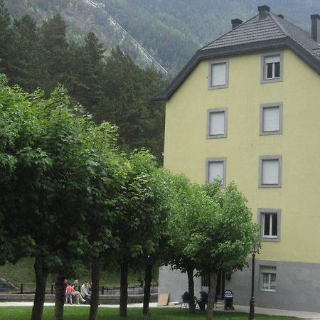 Albergue Turistico Rio Aragon Canfranc Ngoại thất bức ảnh