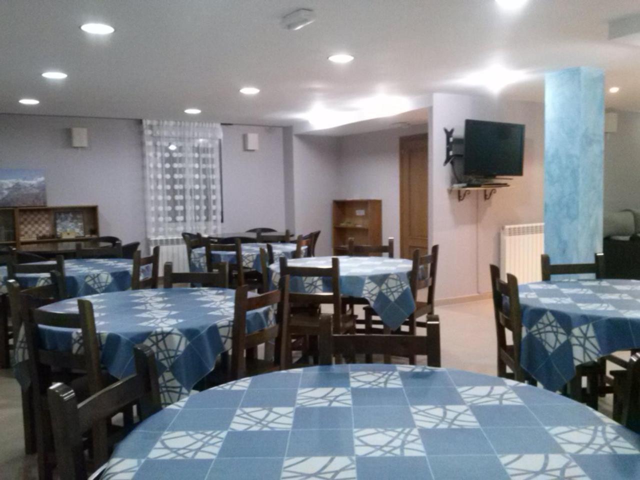 Albergue Turistico Rio Aragon Canfranc Ngoại thất bức ảnh