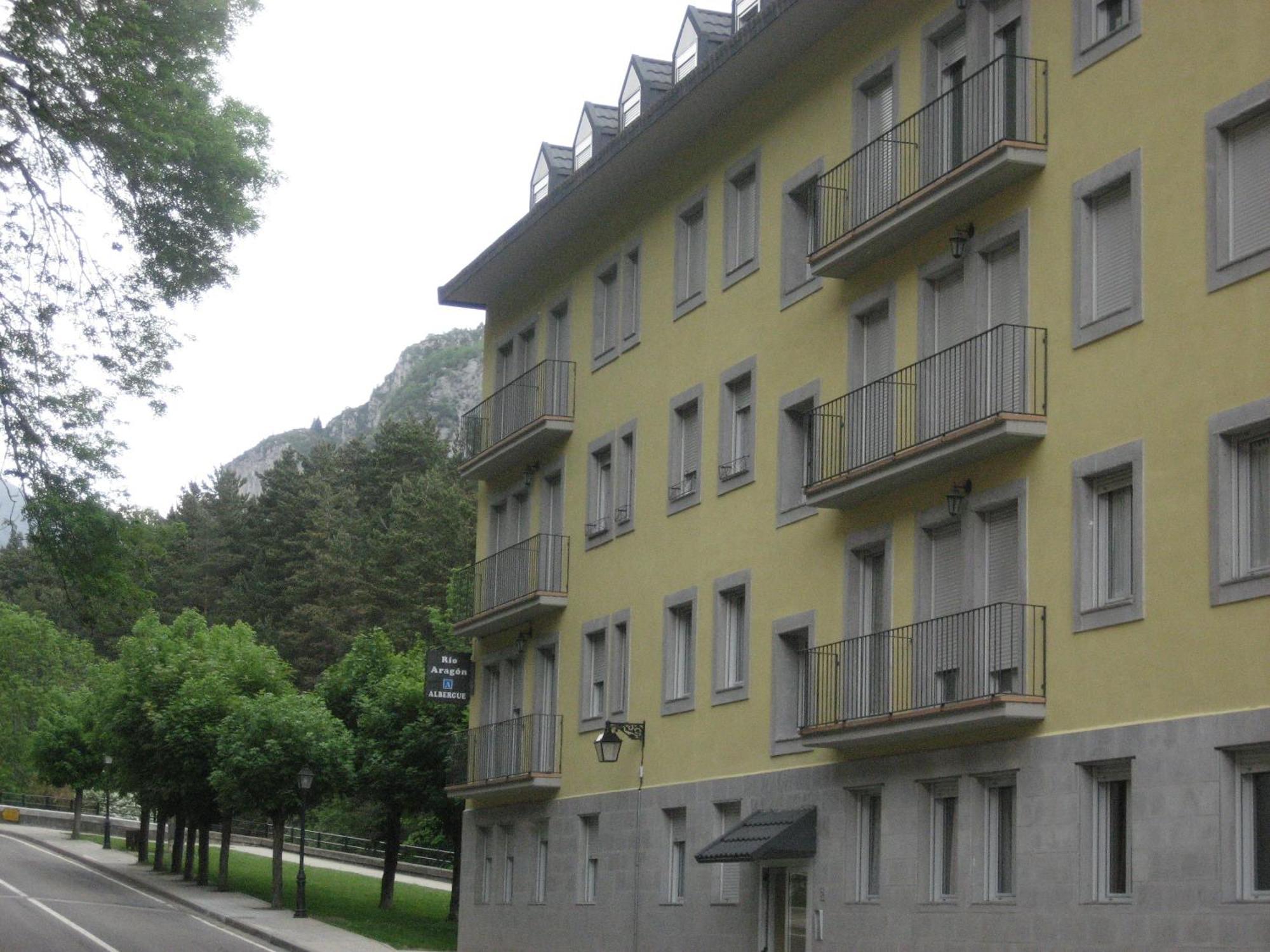 Albergue Turistico Rio Aragon Canfranc Ngoại thất bức ảnh